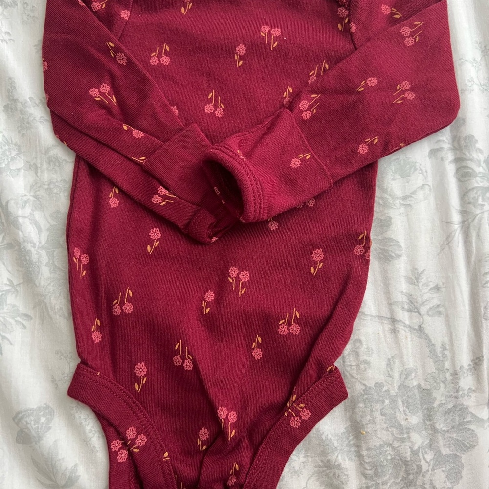 SOLD‼️Floral Long Sleeve Baby Bodysuit